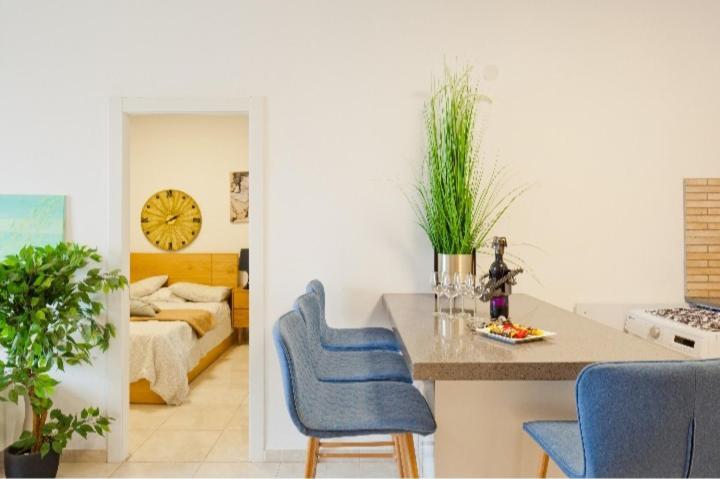 Ferienwohnung Bat Yam On The Beach Exterior foto